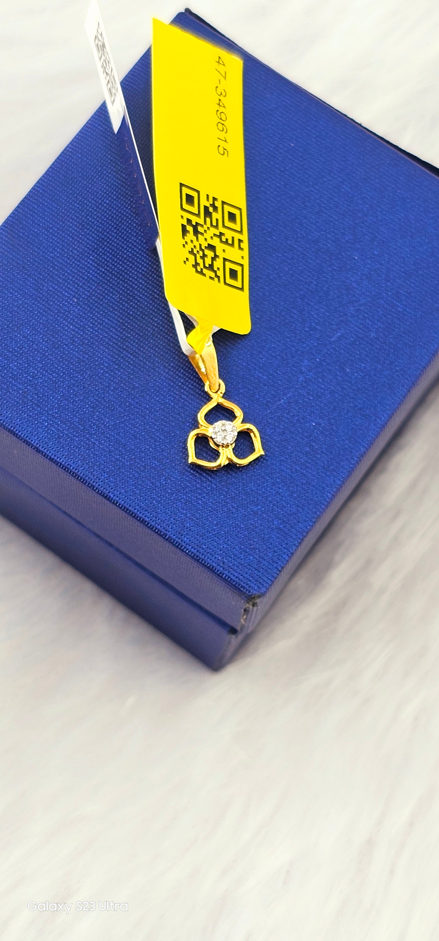 Kisna Diamond Pendant 17