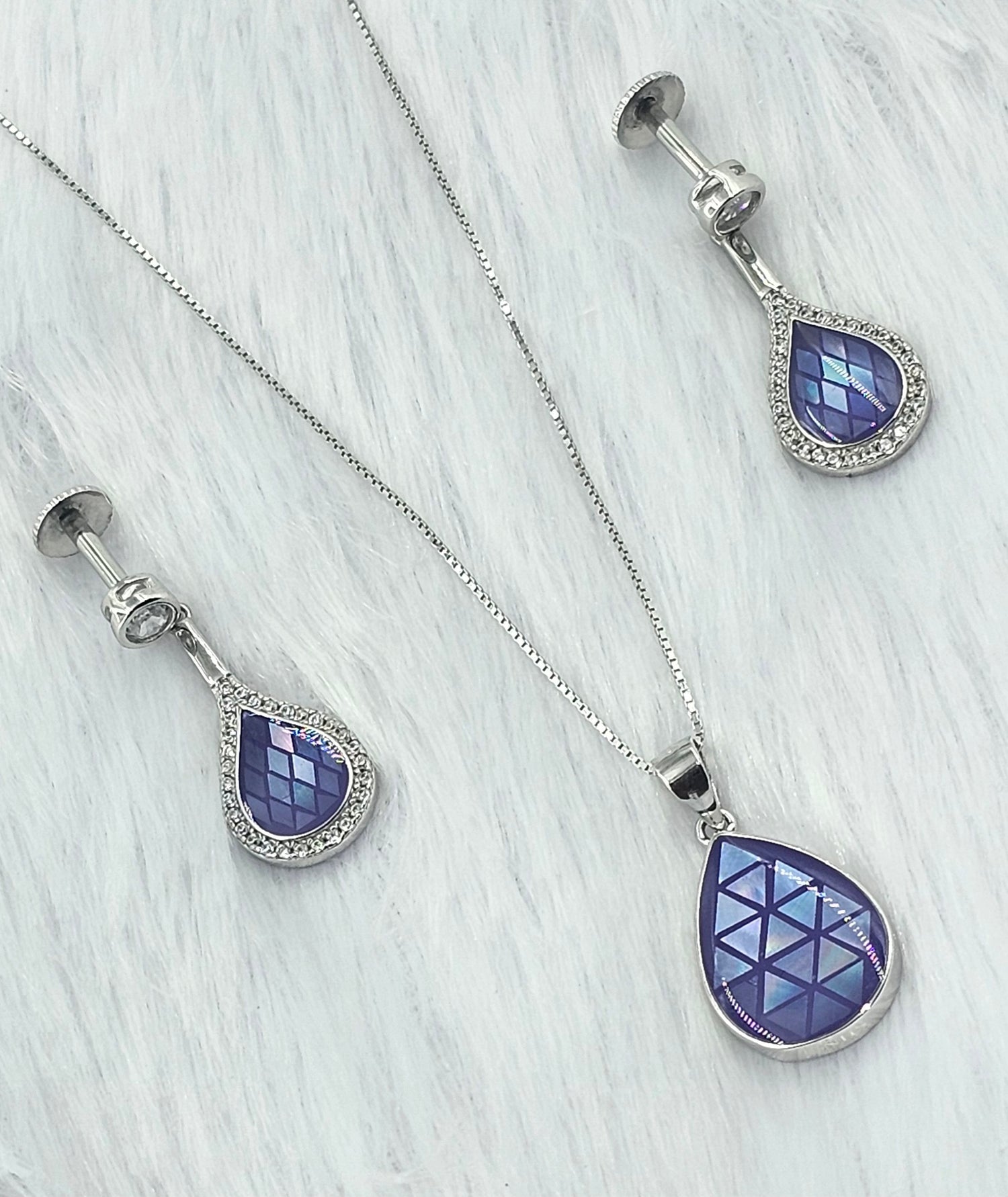 92.50 Silver Chain Pendent Set 178