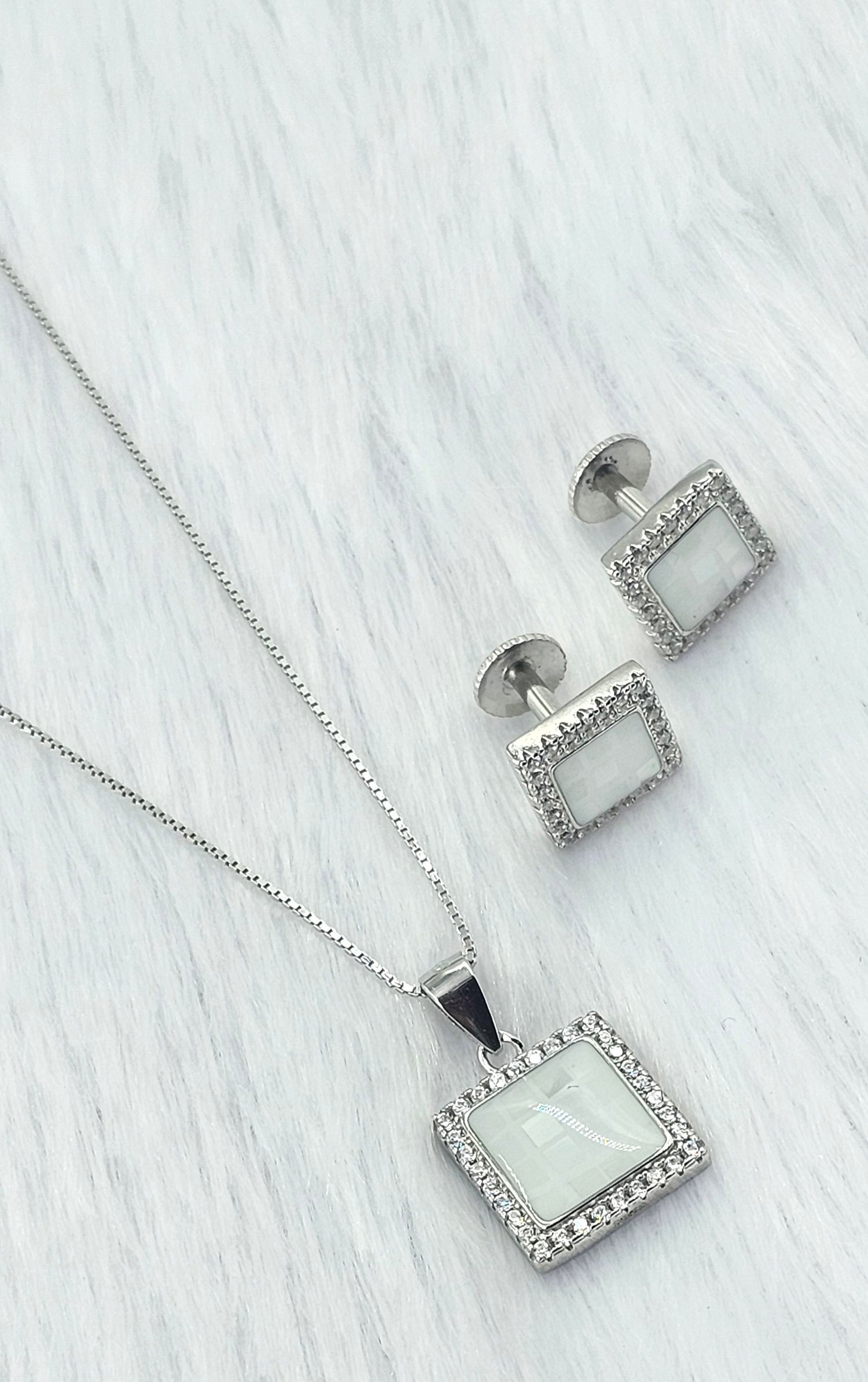 92.50 Silver Chain Pendent Set 200