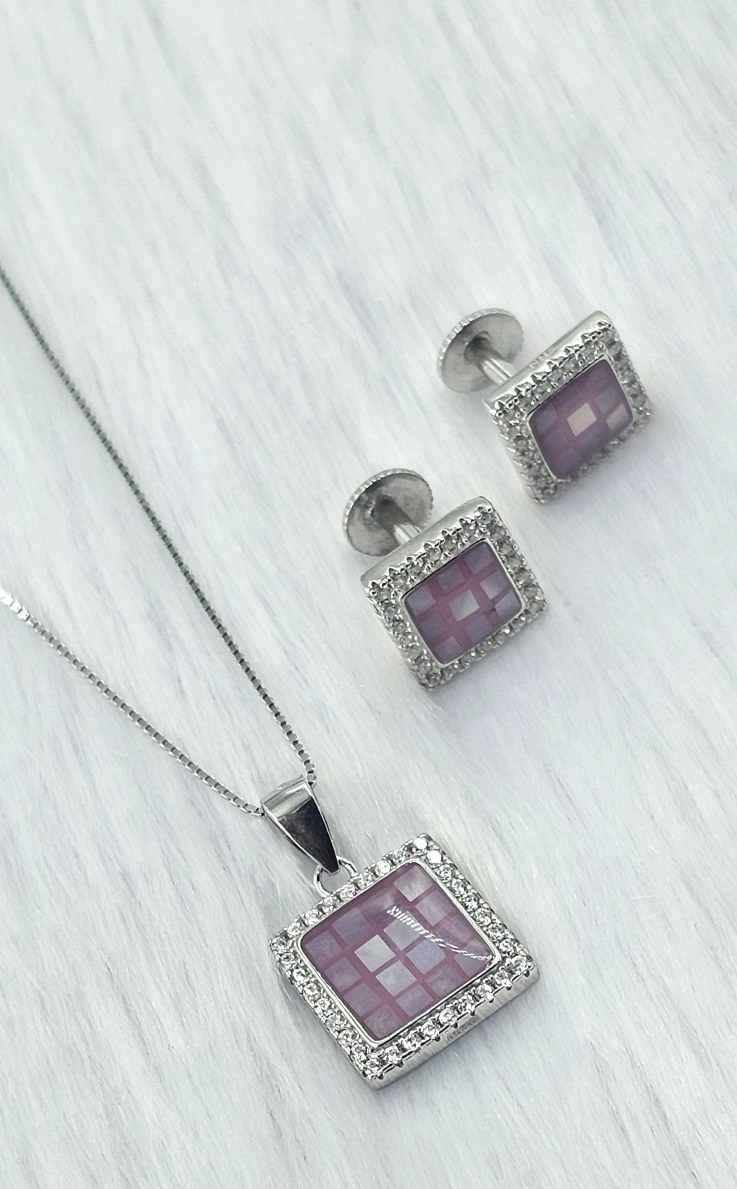 92.50 Silver Chain Pendent Set 182