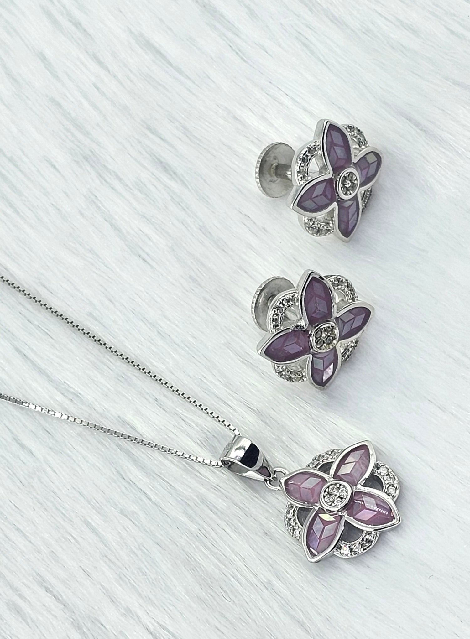 92.50 Silver Chain Pendent Set 194