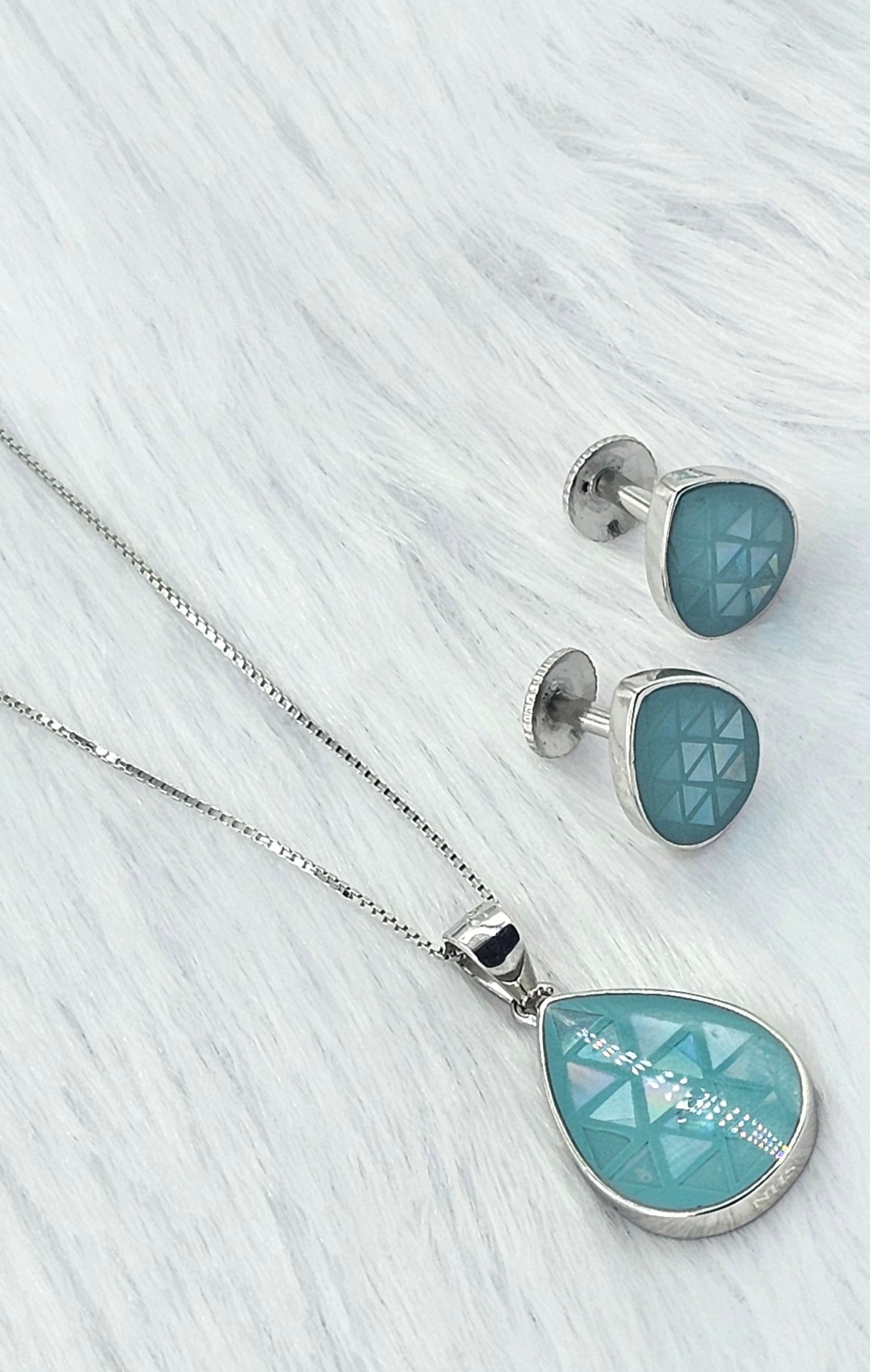 92.50 Silver Chain Pendent Set 184