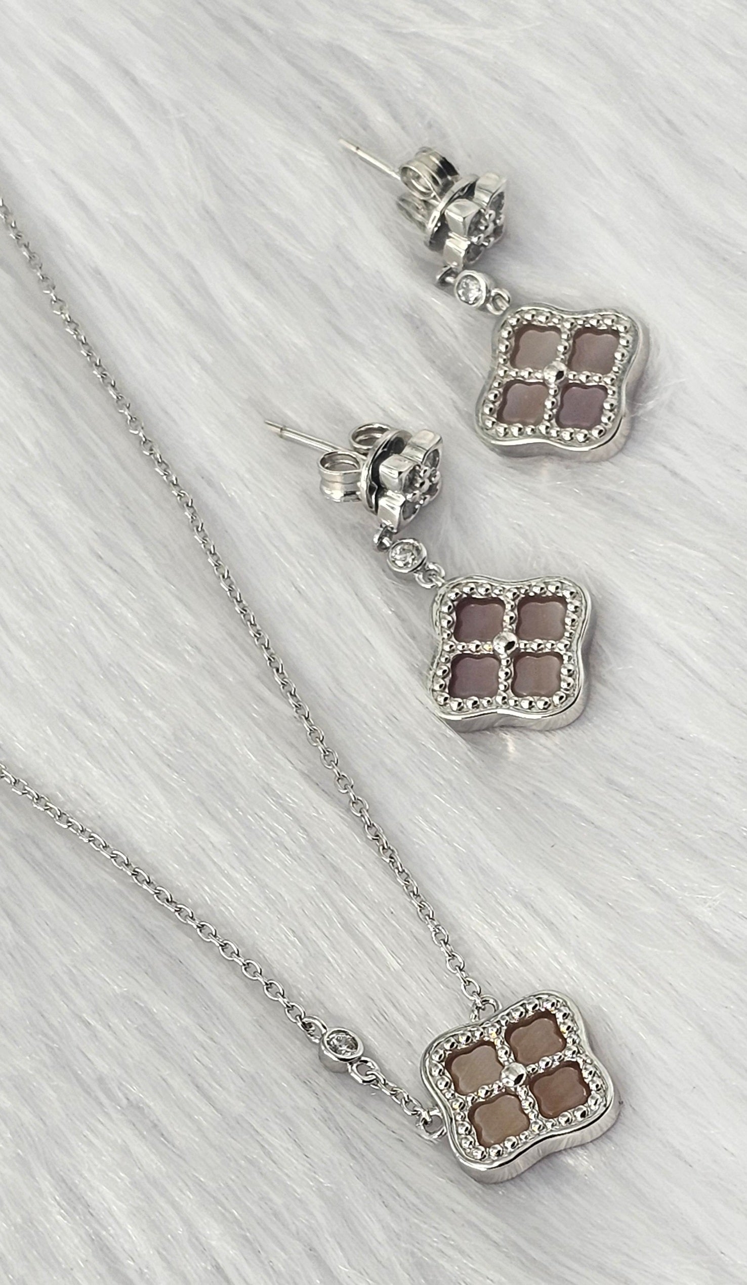 92.50 Silver Chain Pendent Set 207