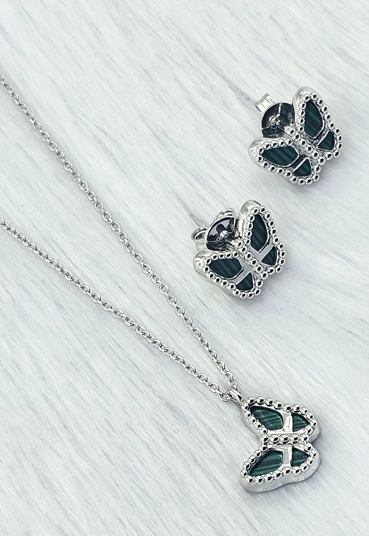 92.50 Silver Chain Pendent Set 190