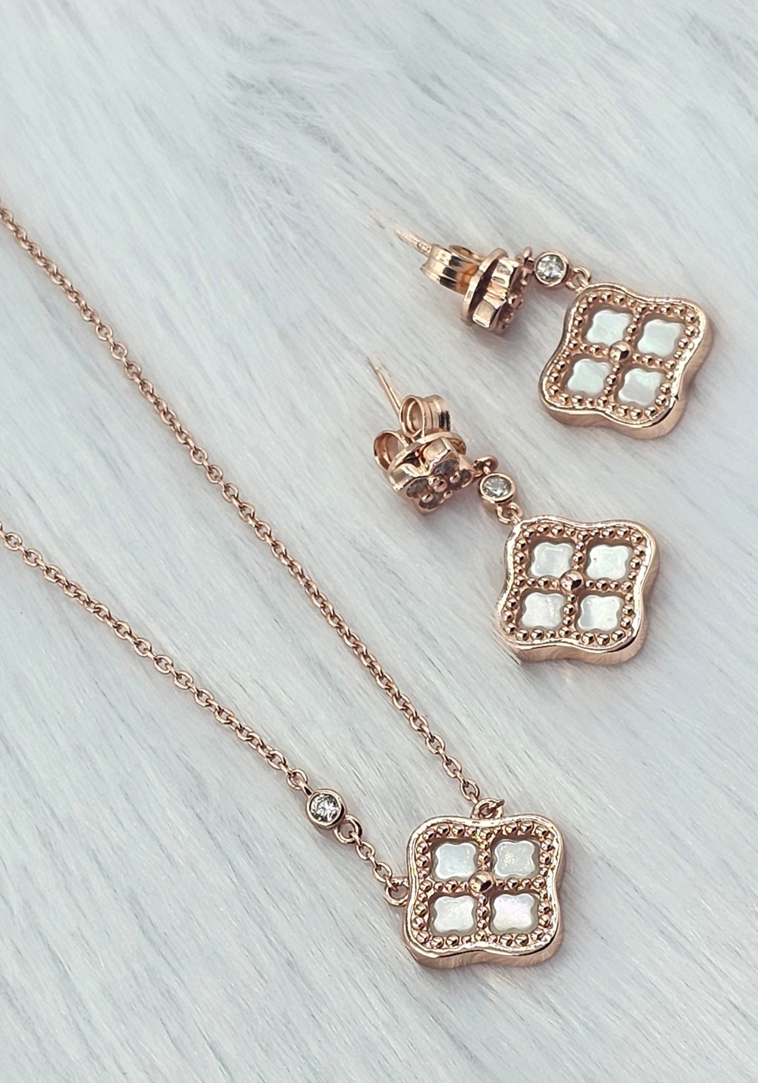 92.50 Rose Gold Plated Silver Chain Pendent Set 209