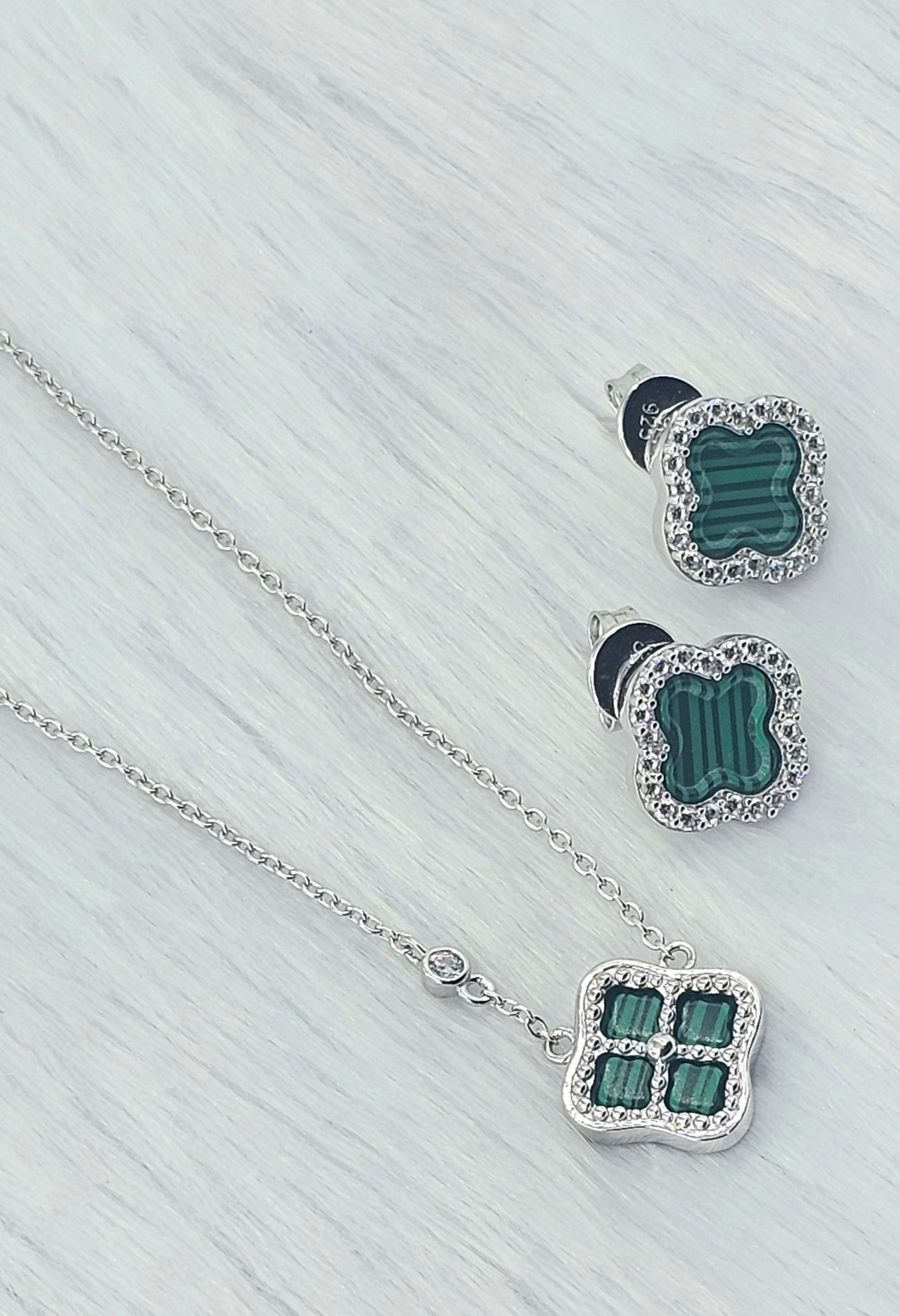 92.50 Silver Chain Pendent Set 197