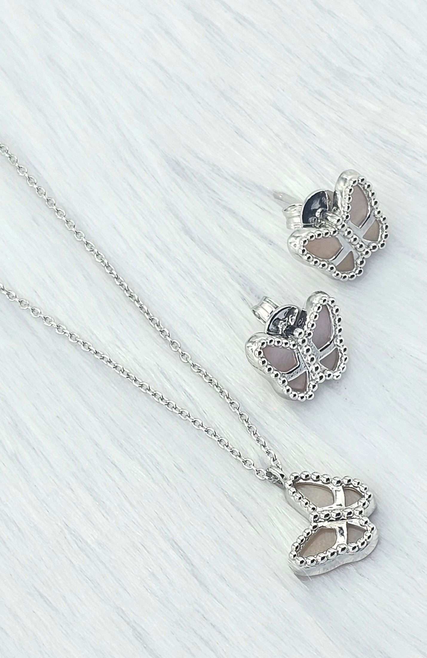 92.50 Silver Chain Pendent Set 206