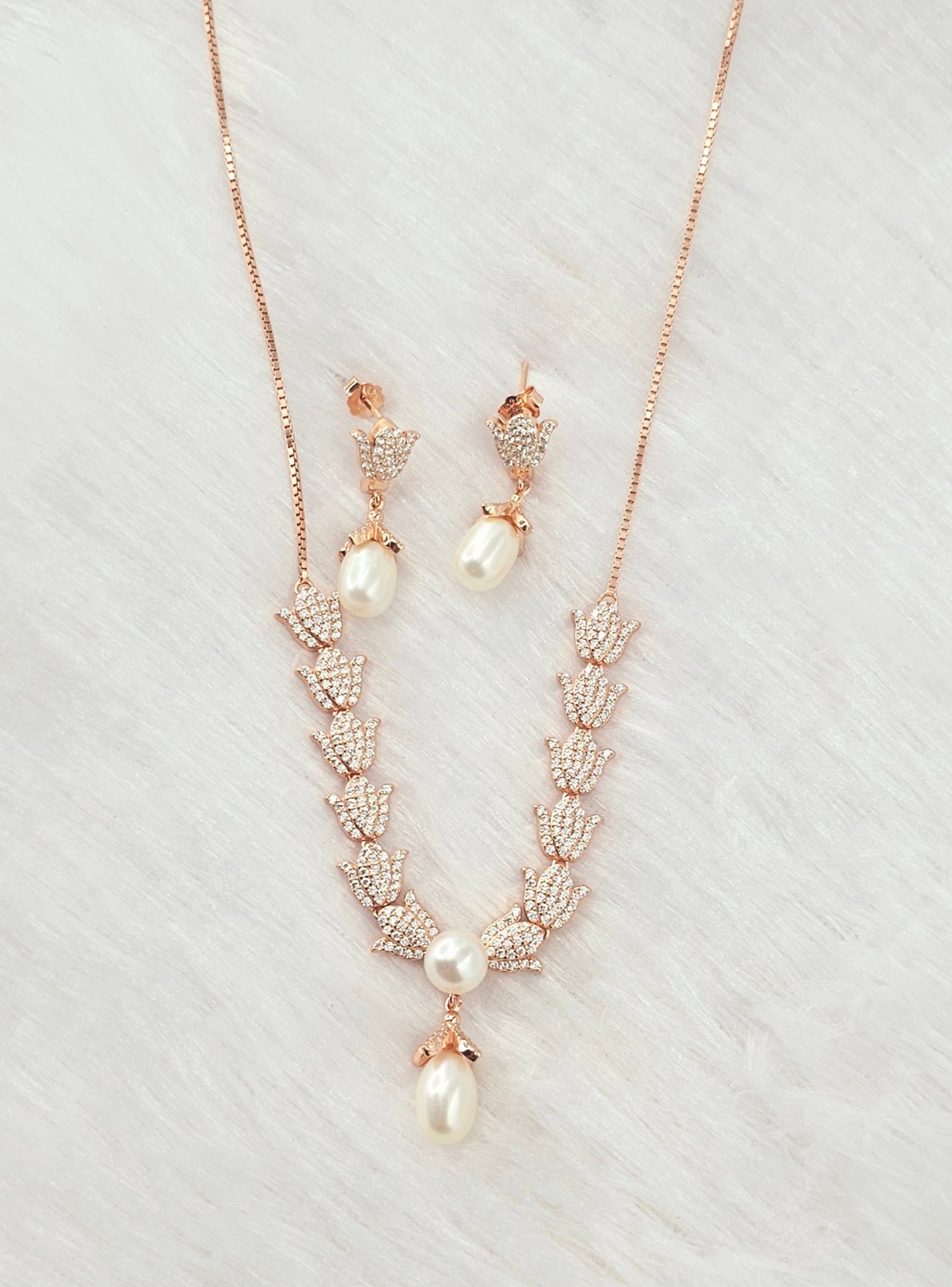 92.50 Rose Gold Silver Chain Pendent Set 21