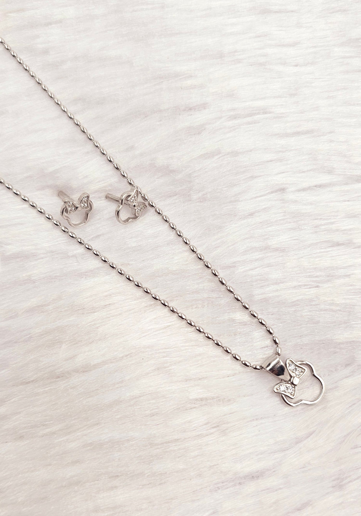92.50 Silver Chain Pendent Set 37