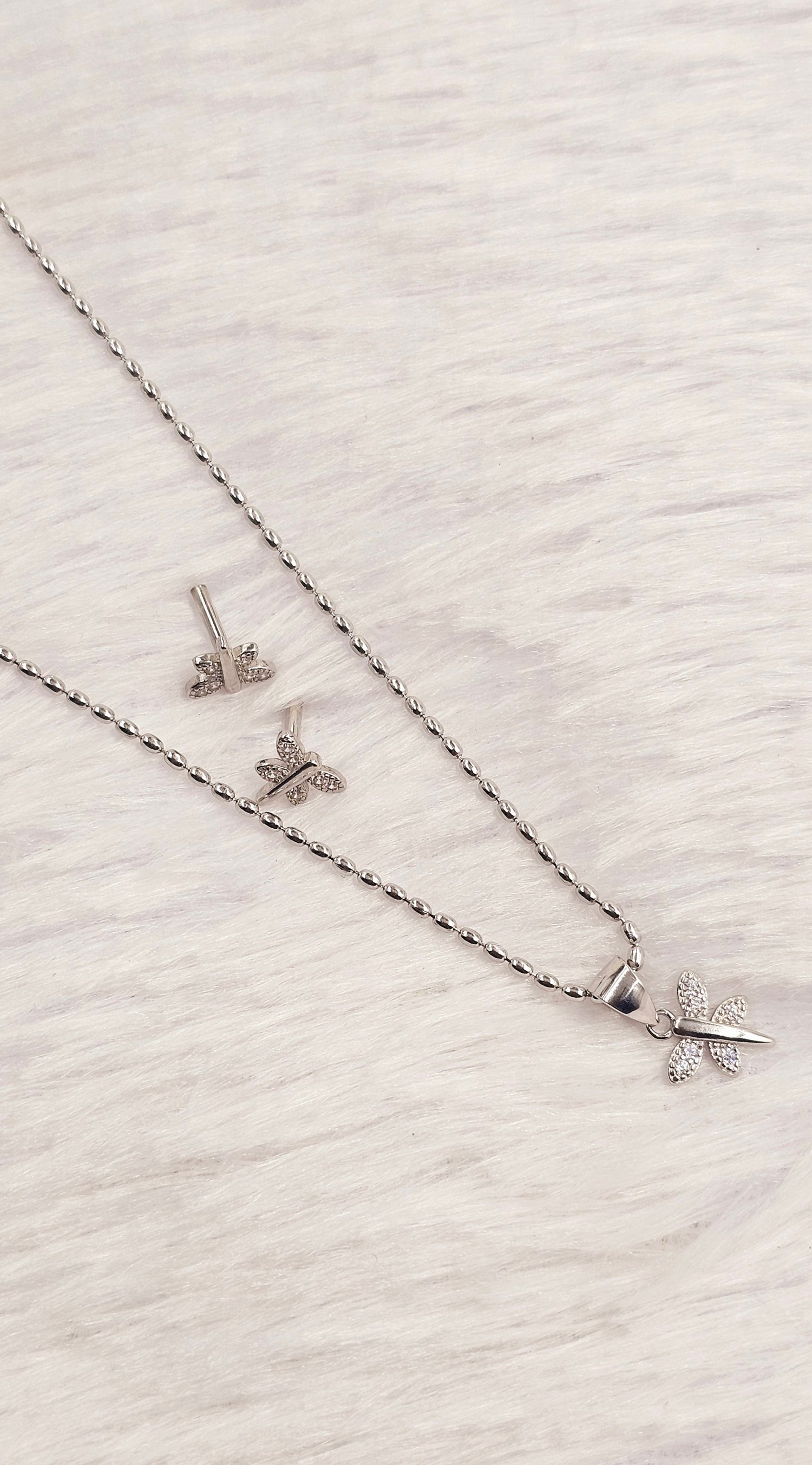 92.50 Silver Chain Pendent Set 34