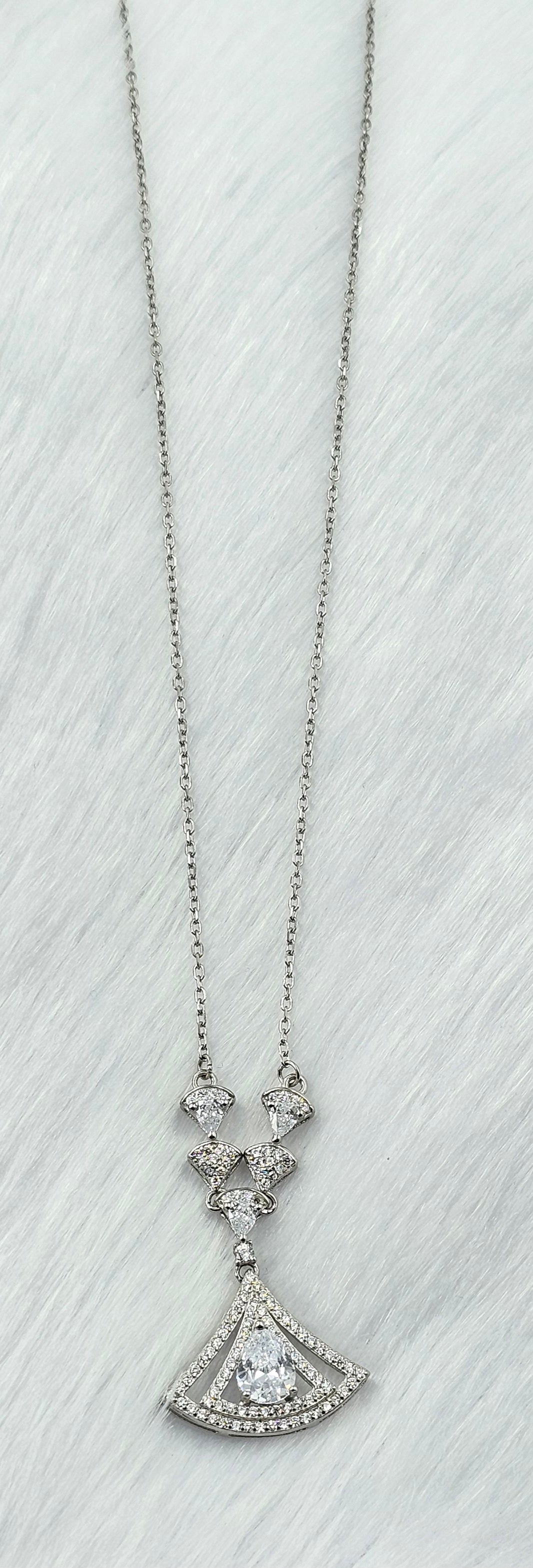 92.50 Silver Chain Pendent Set 150