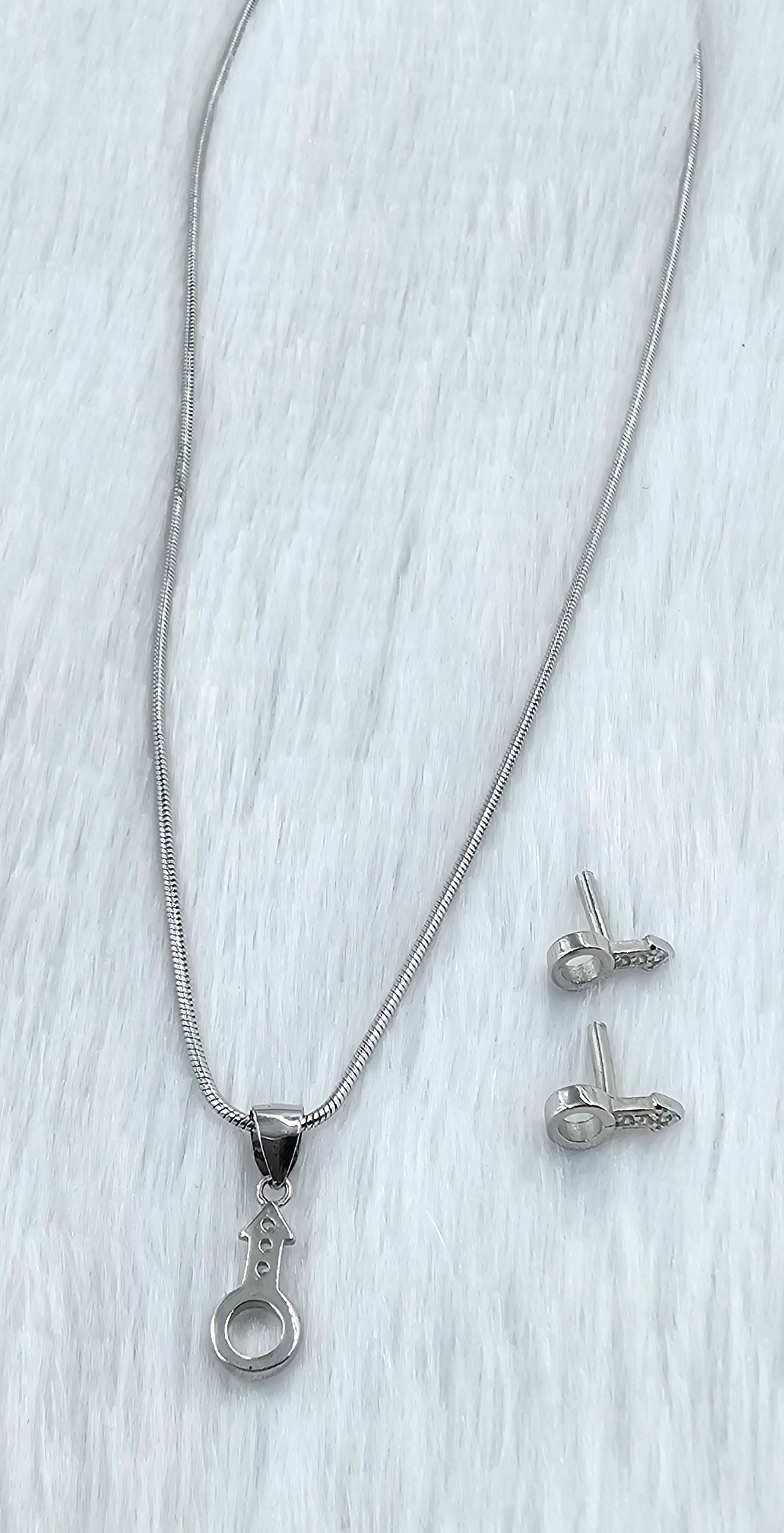 92.50 Silver Chain Pendent Set 130