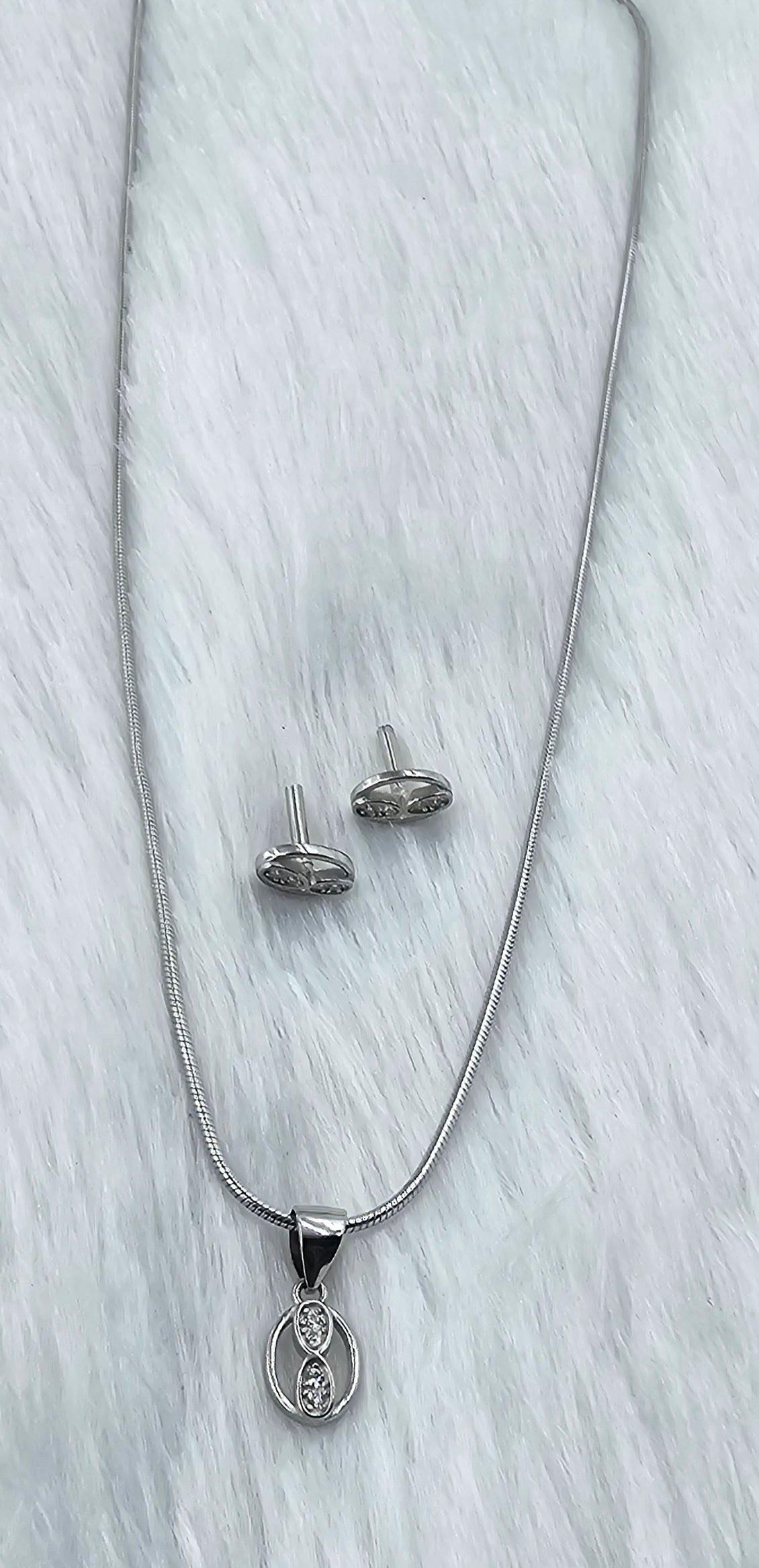 92.50 Silver Chain Pendent Set 129