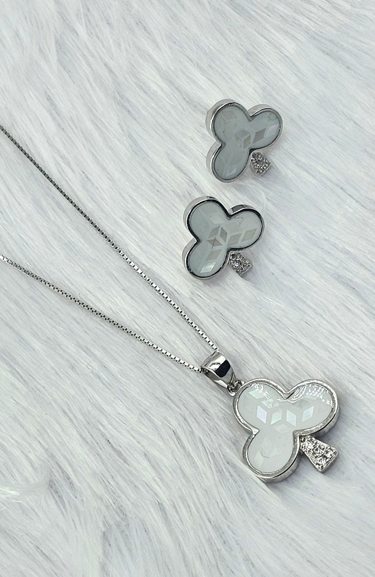 92.50 Silver Chain Pendent Set  221