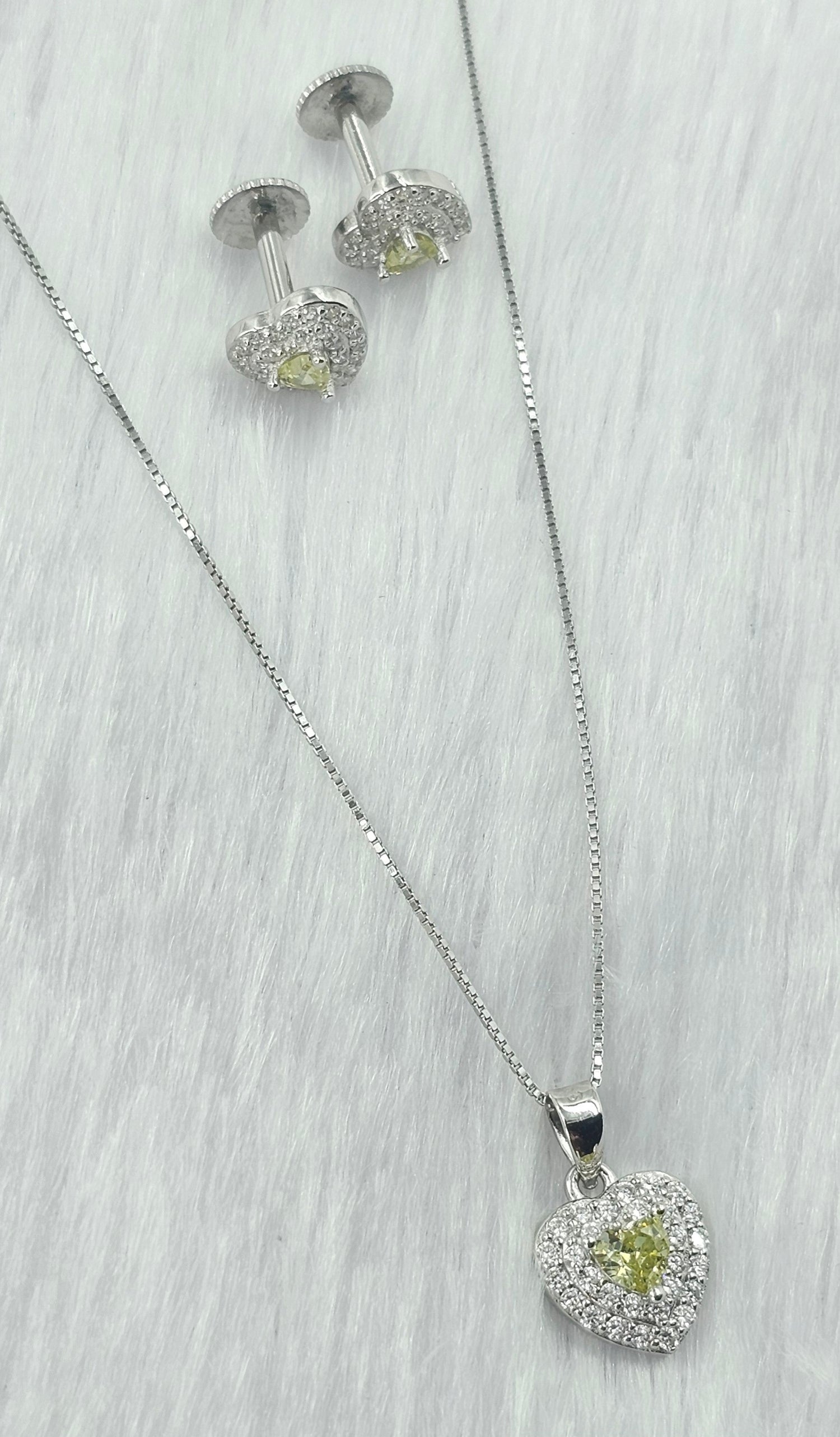 92.50 Silver Chain Pendent Set 233