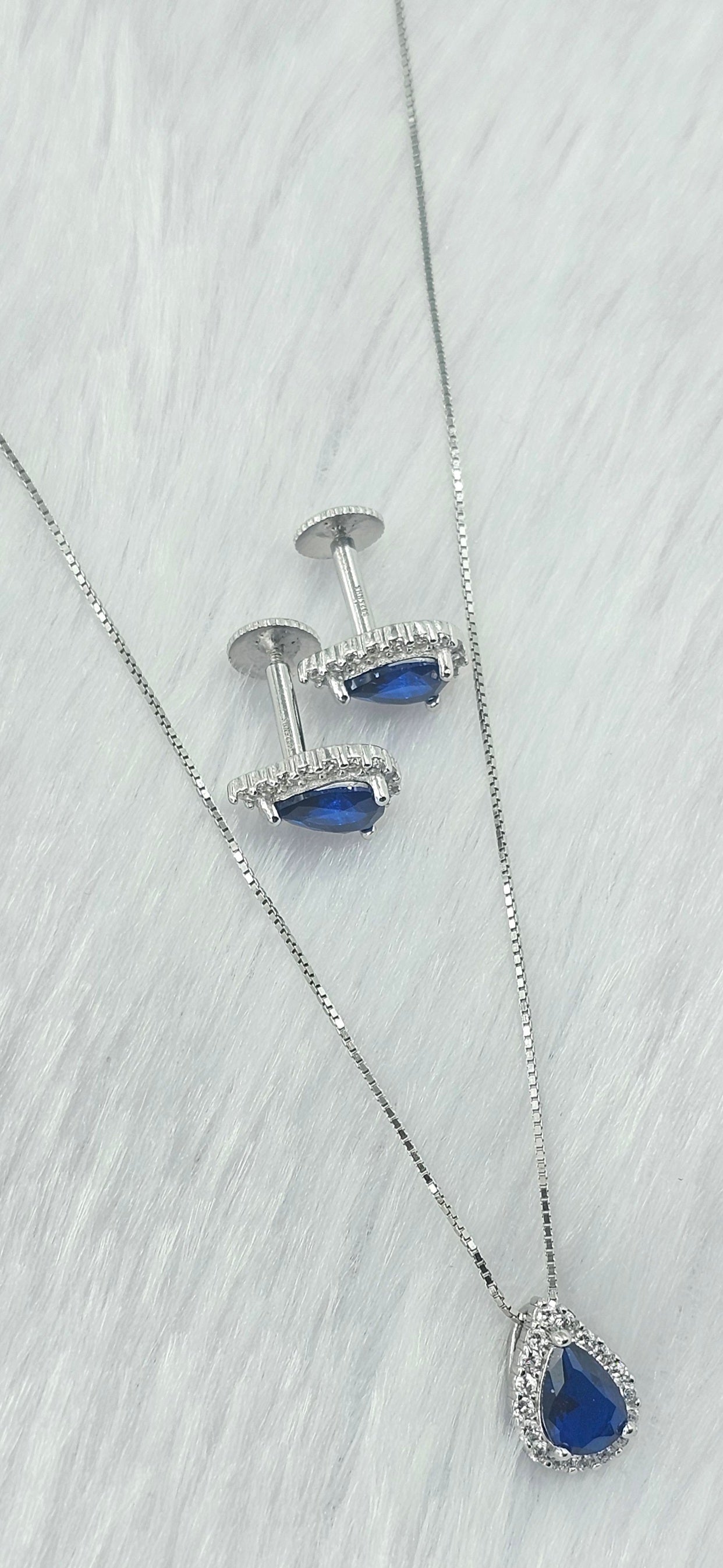 92.50 Silver Chain Pendent Set 225