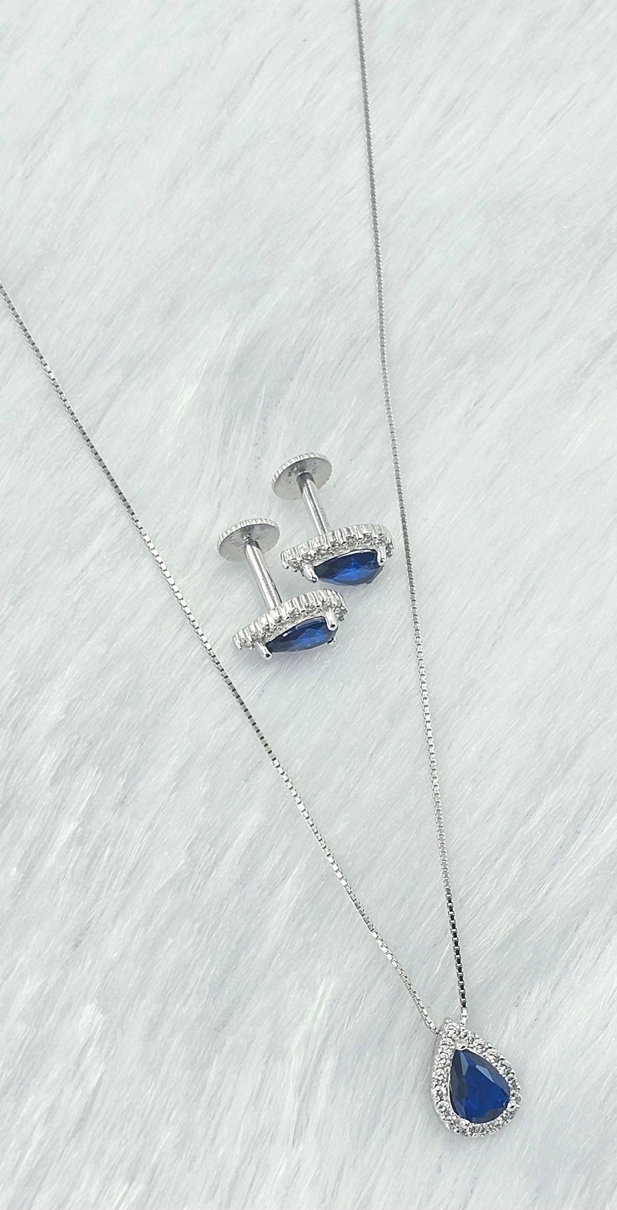 92.50 Silver Chain Pendent Set 228