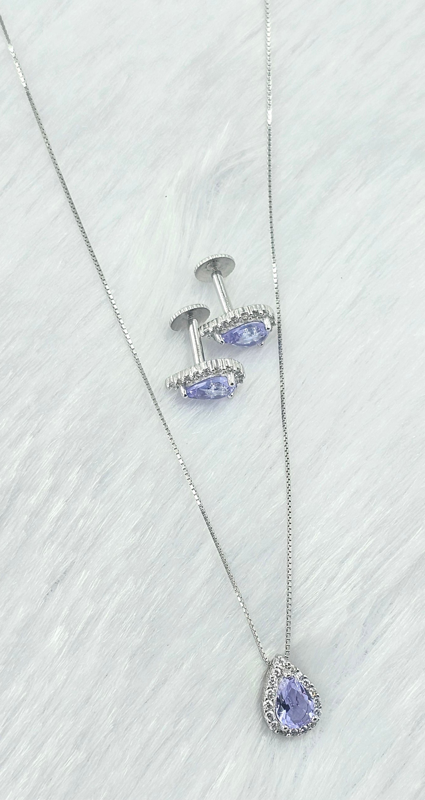 92.50 Silver Chain Pendent Set 231